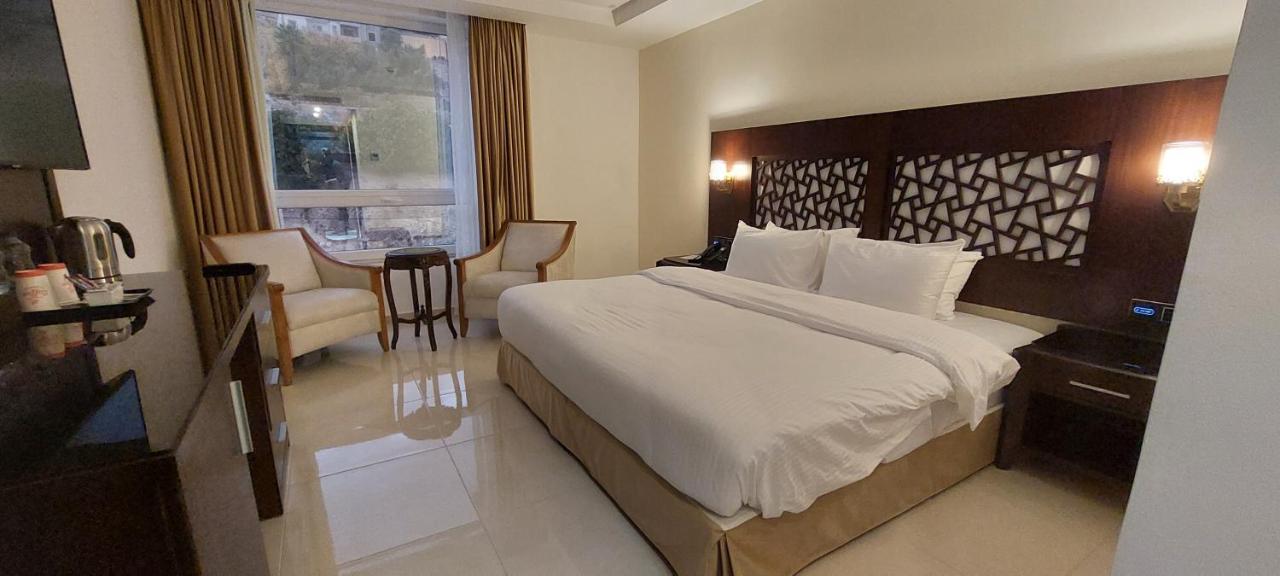 Petra Elite Hotel 와디무사 외부 사진