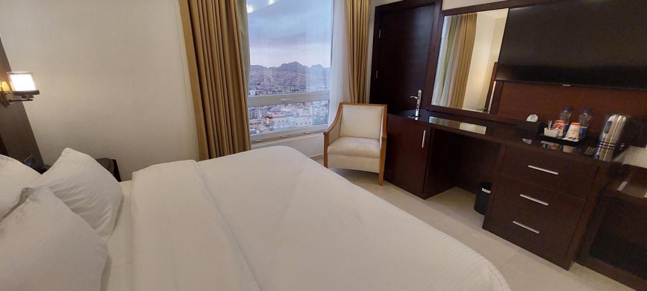 Petra Elite Hotel 와디무사 외부 사진